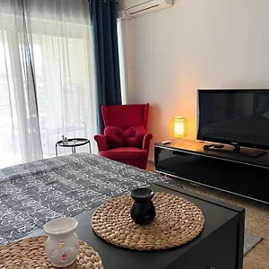 https://julias-house.hotelsinnerja.org